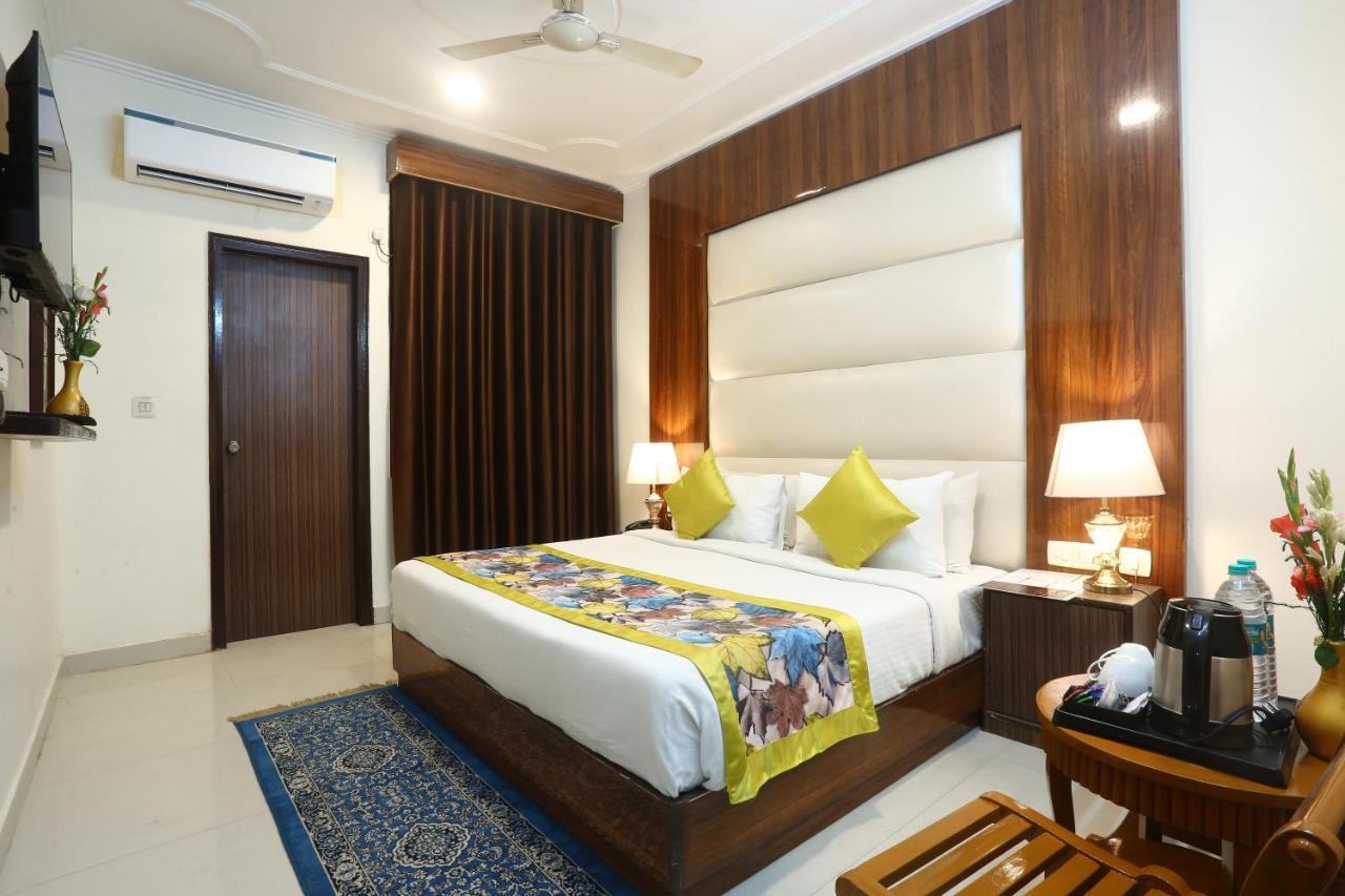 Hotel Earth Delhi  Exterior photo