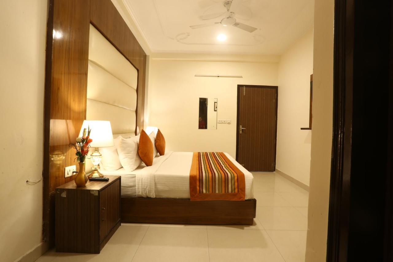 Hotel Earth Delhi  Exterior photo