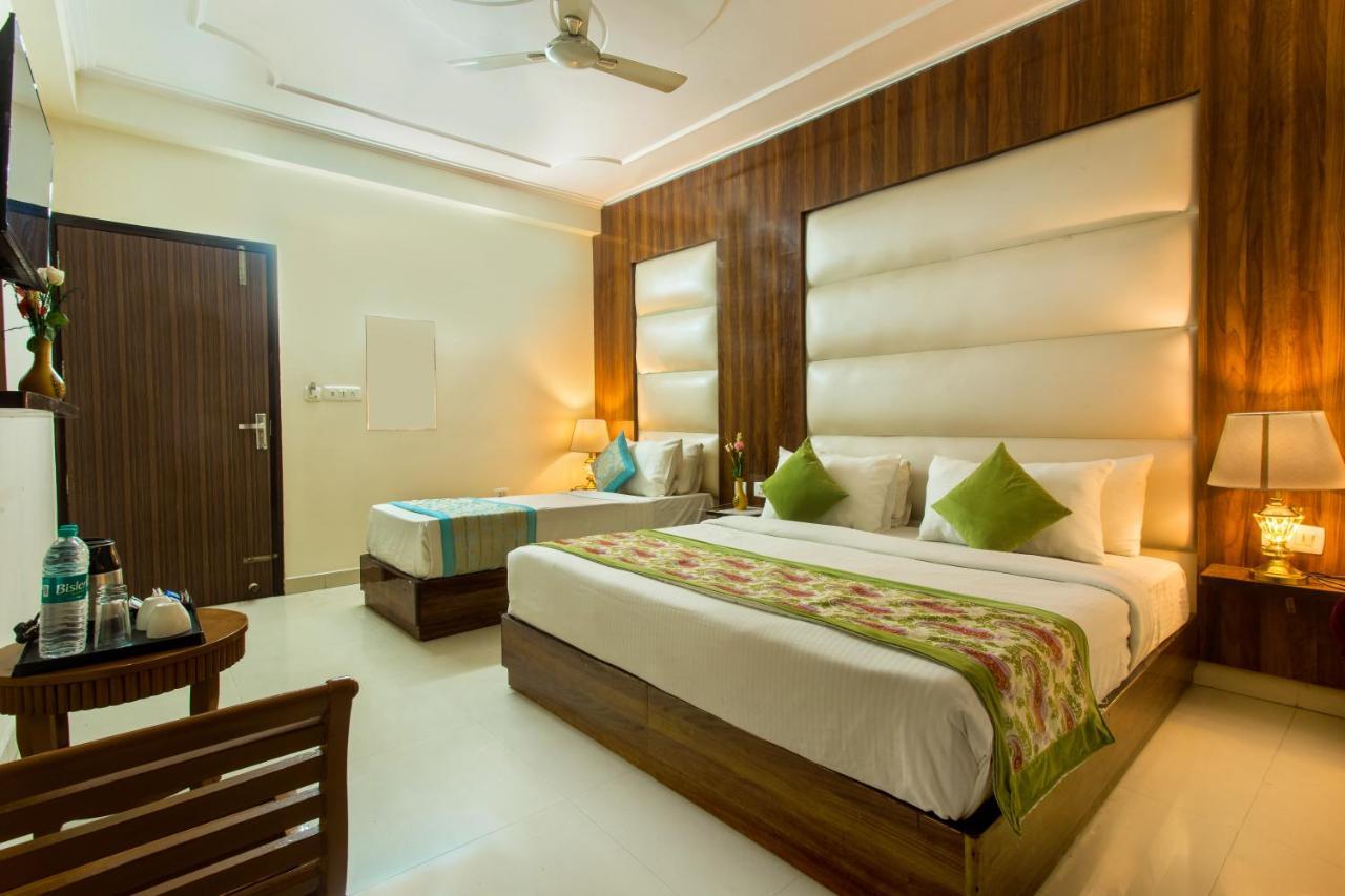 Hotel Earth Delhi  Exterior photo