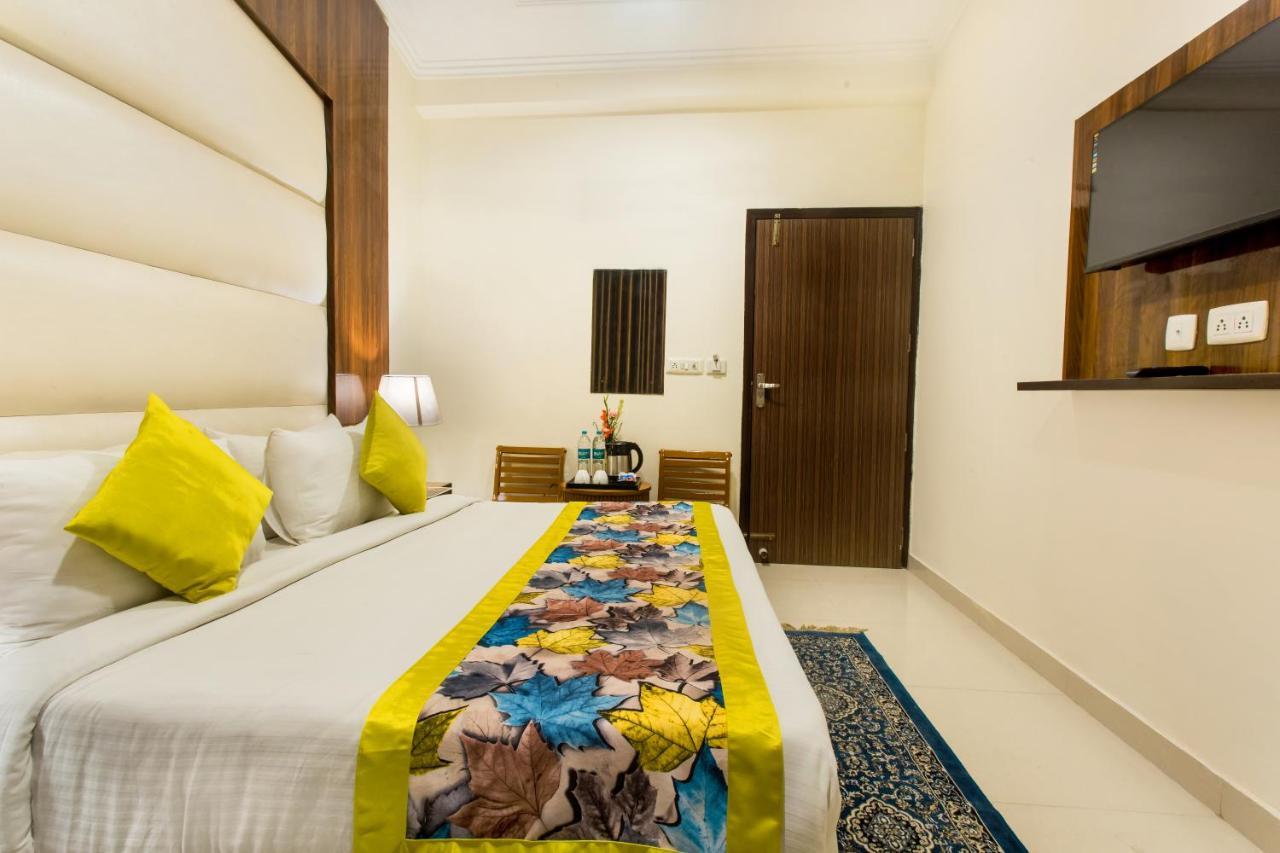 Hotel Earth Delhi  Exterior photo